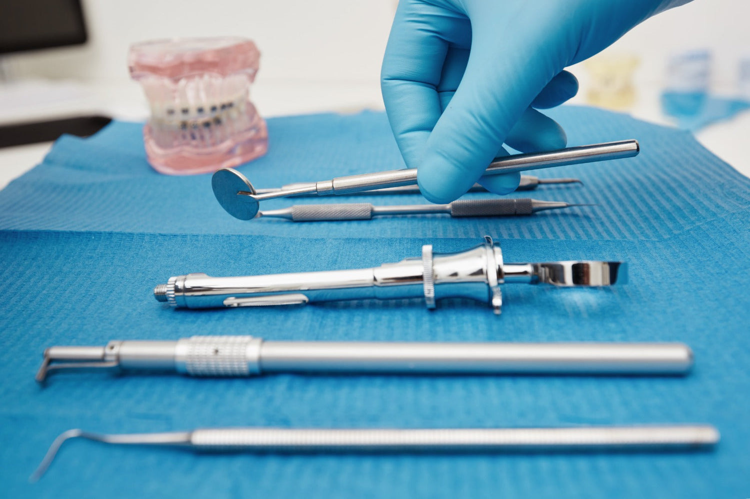 What is A Dental Scaler? Types &amp; Real World Dentistry Use Cases